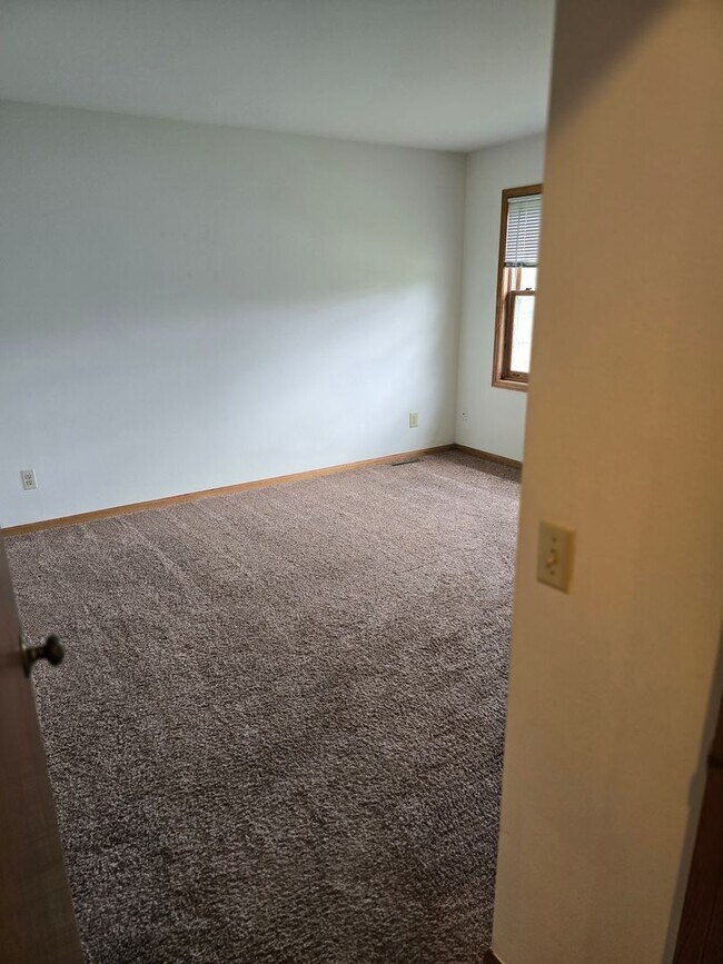 Building Photo - 1627-1629 Rustic Drive