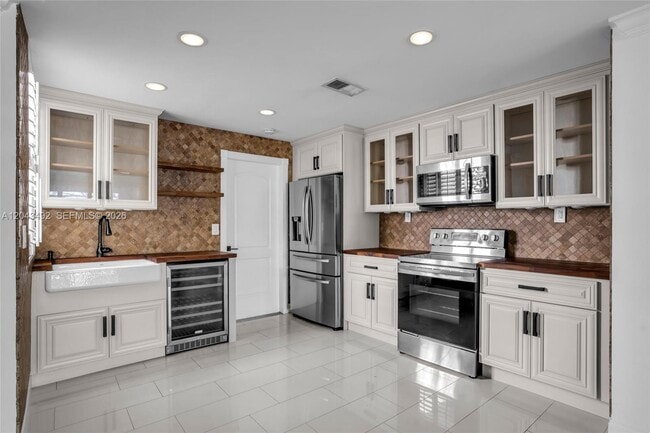 Building Photo - 1231 Sorrento Dr