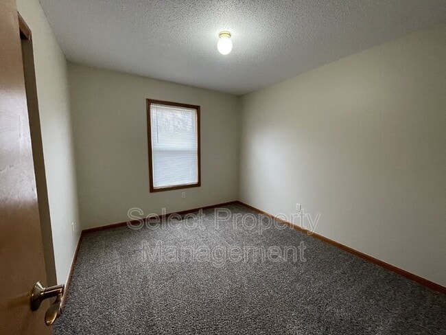 Building Photo - 9608 Yuma Dr