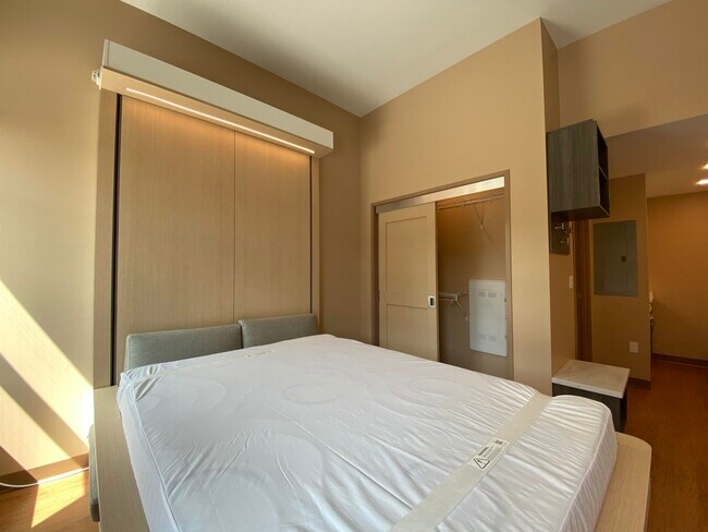 Building Photo - 83 Hanover St