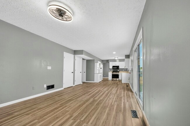 Building Photo - 8472 Kingsley Dr