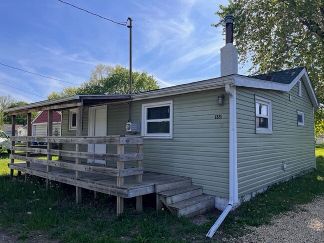 Building Photo - 1 Bedroom Home in Davenport, IA