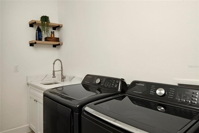 Building Photo - 4919 N Nebraska Ave