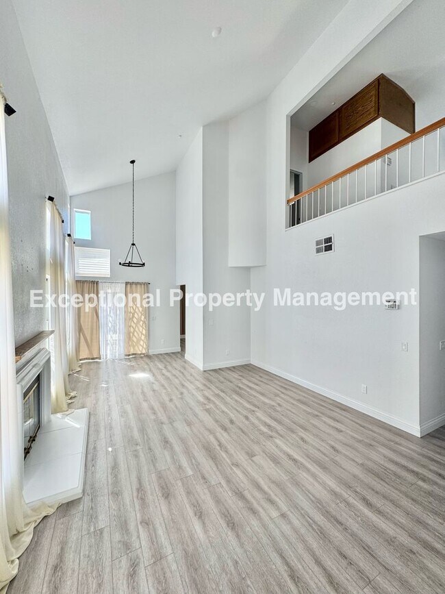 Building Photo - Great 5 bed 3 bath home