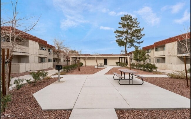 Building Photo - 5440 S Swenson St