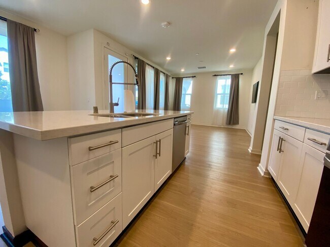 Building Photo - Modern 3-Bed, 3-Bath Home with Garage & Re...