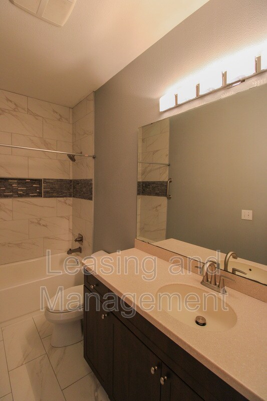 Building Photo - 130 River Landing Dr