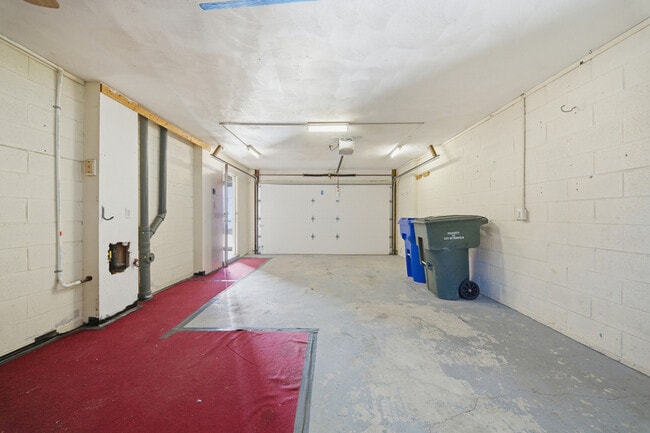 Building Photo - 824 W Ocean View Ave