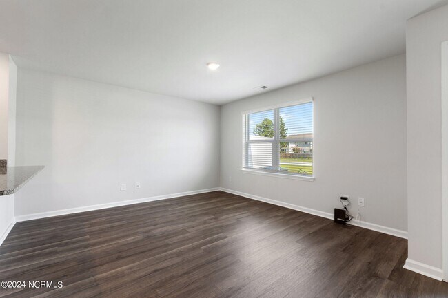 Building Photo - 3121 Lobelia Ln