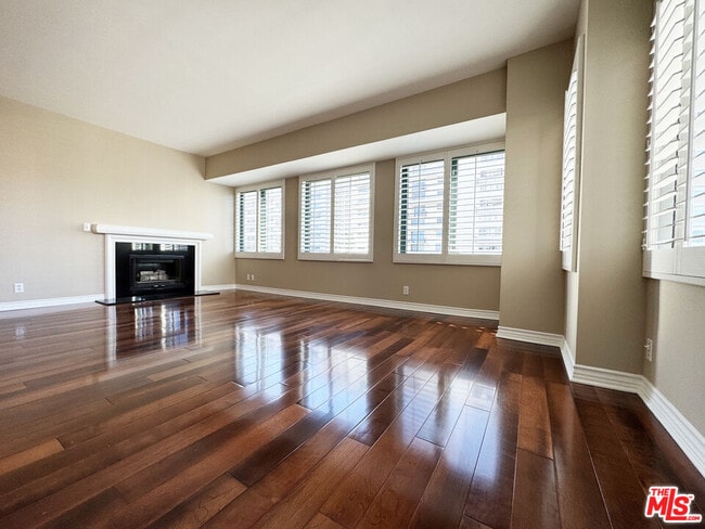 Building Photo - 10520 Wilshire Blvd