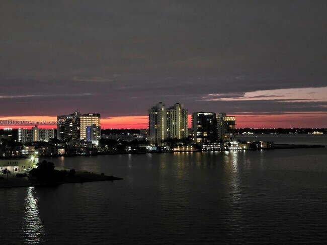 Building Photo - 1625 Kennedy Cswy