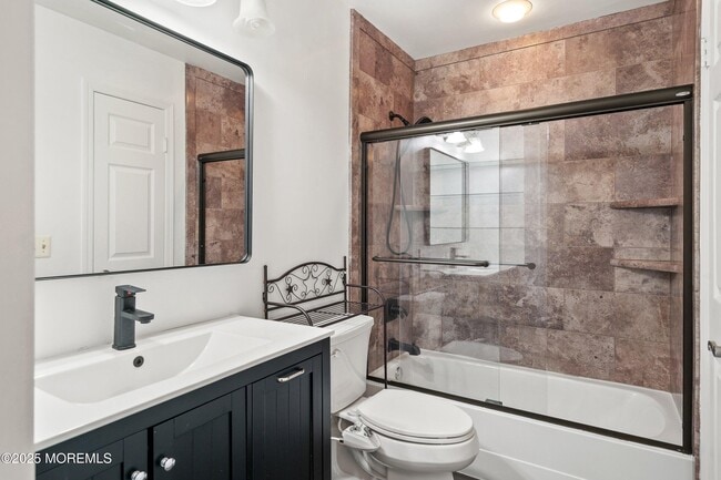 Building Photo - 62 Woodmere Dr
