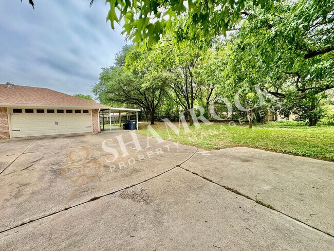 Building Photo - 5740 Lakemont Dr