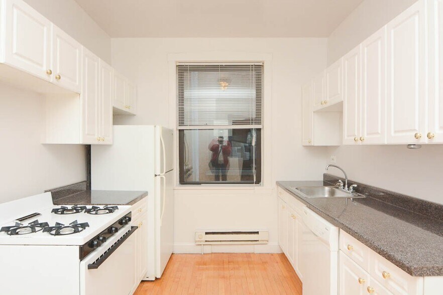 Building Photo - 1030 Dempster St