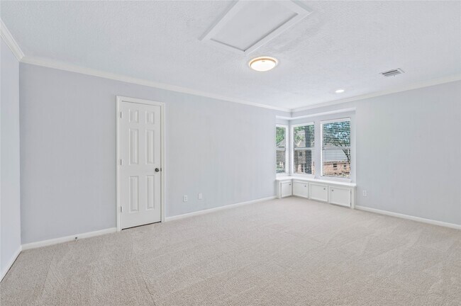 Building Photo - 911 Montview Dr