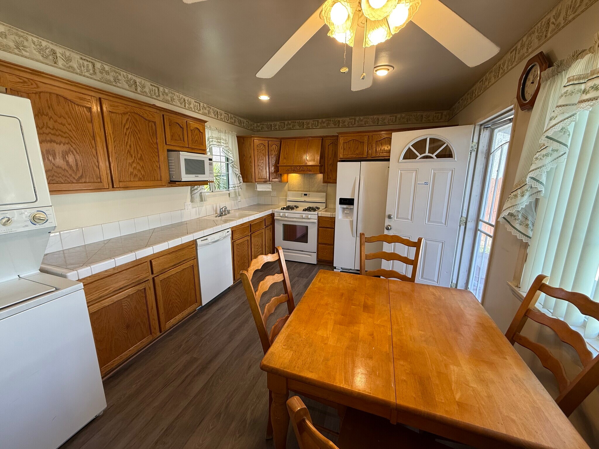 Building Photo - 8917 Reydon St