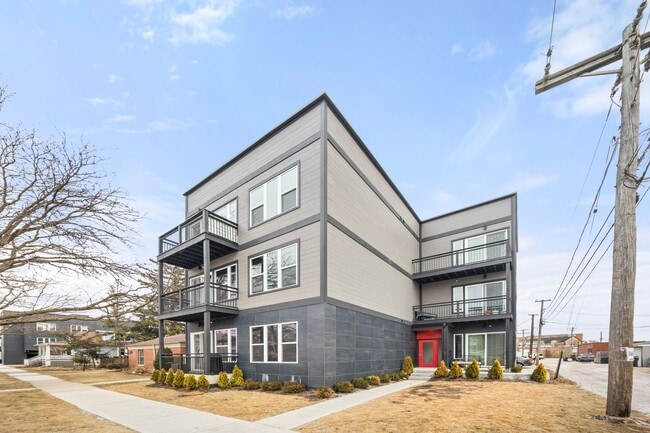 Building Photo - 3727 Sunnyside Ave