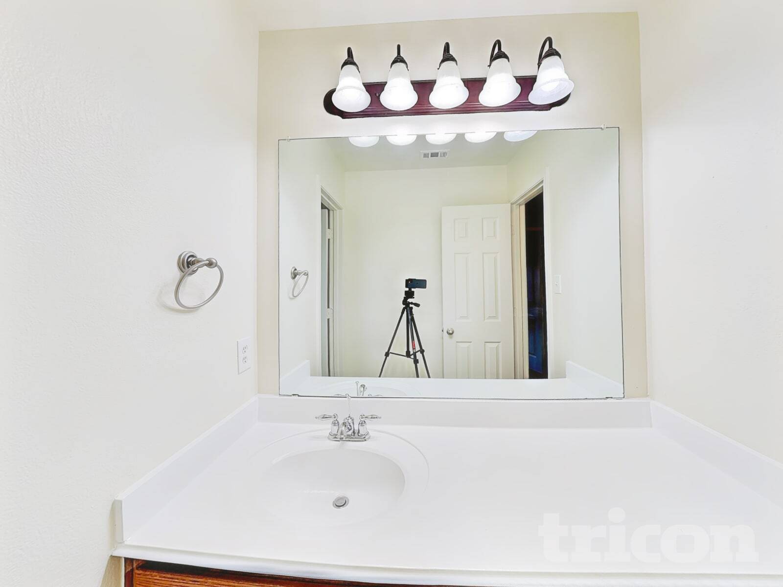Building Photo - 5805 Paloma Blanca Dr