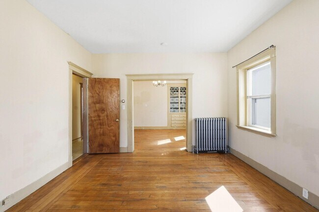 Building Photo - 32 Ashley St