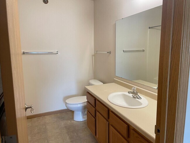 Building Photo - 2 Bedroom 2 Bath - South Fargo - July 1st