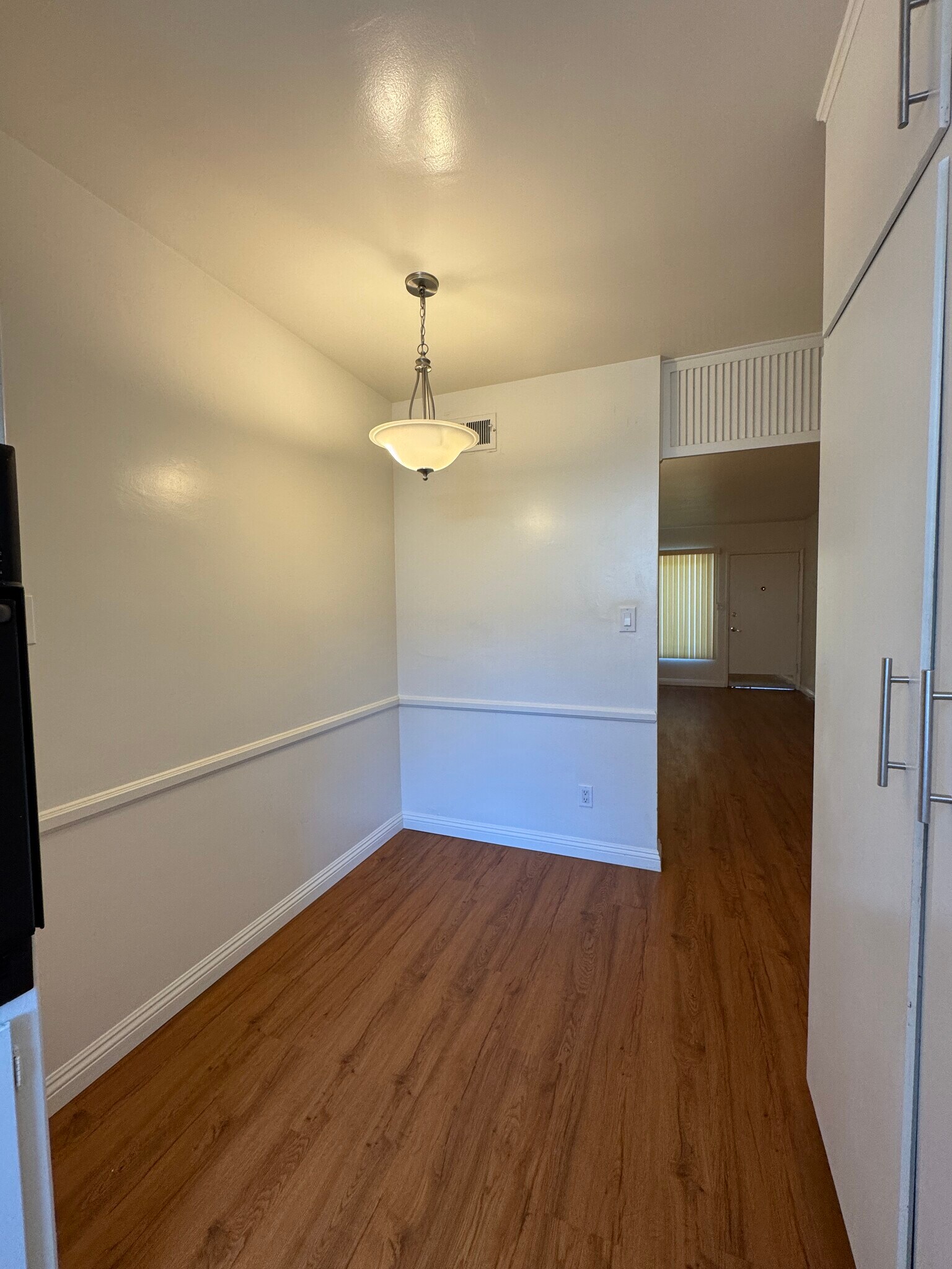 Dining Nook - 743 Southview Rd