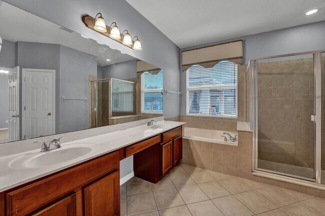 Building Photo - 10029 Silk Grass Dr