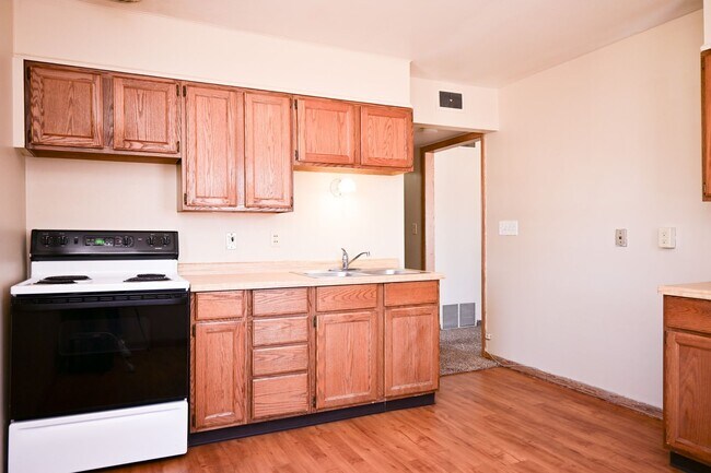 Building Photo - 1117 13th Ave S