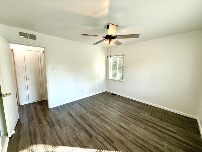 Master Bedroom - 2726 S Glencoe St