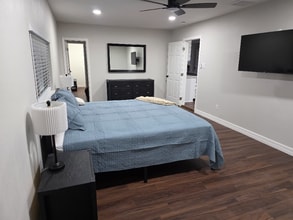 Building Photo - 704 S Kansas Ave