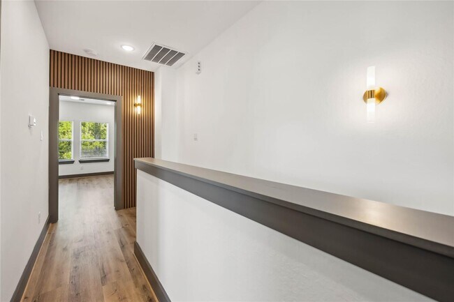 Building Photo - 5620 Shreveport Blvd