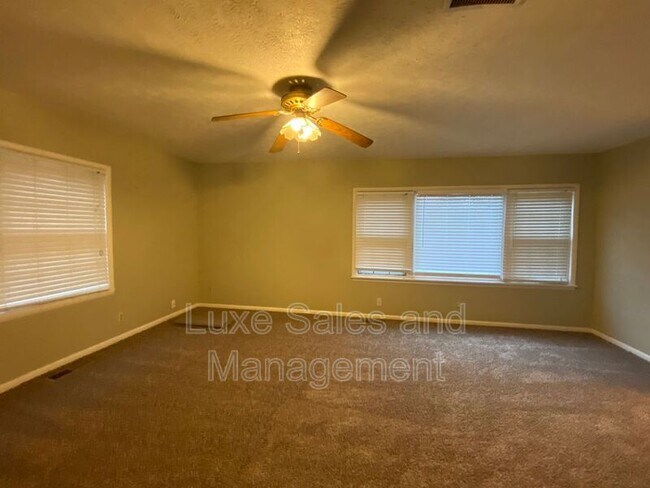 Building Photo - 1118 Idaho St