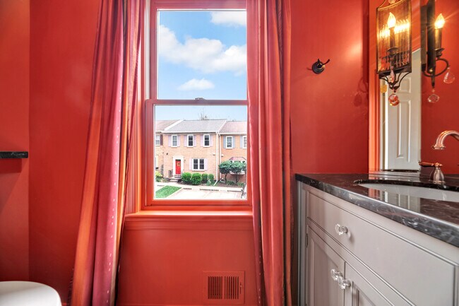 Building Photo - 1053 N George Mason Dr