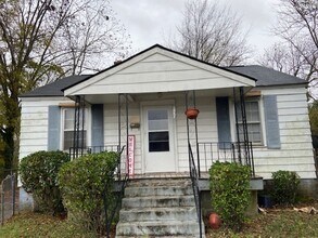 Building Photo - 2120 Chestnut Street – Beautifully Renovat...