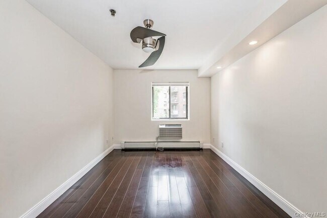 Building Photo - 141-16 84th Dr
