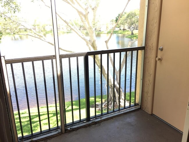 Building Photo - 641 Cypress Lake Blvd