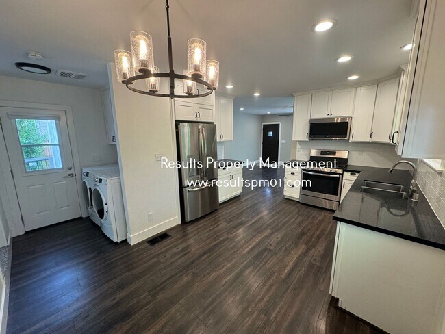 Building Photo - Coming Soon! 3 Bed 2 Bath Cottage Penryn