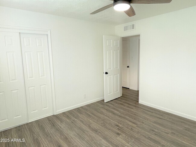 Building Photo - 2301 N 81st Pl