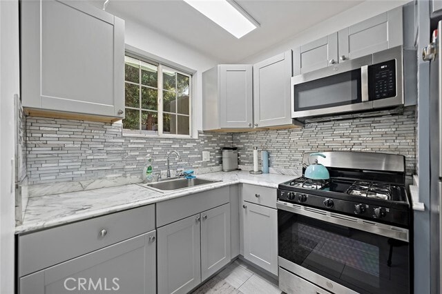 Building Photo - 2406 W 76th St