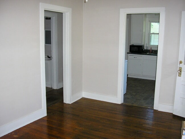 Building Photo - 1635 Sharon Dr