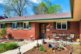 Building Photo - 2118 Monteagle St