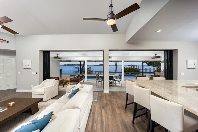 Building Photo - 3501 SE Kubin Ave