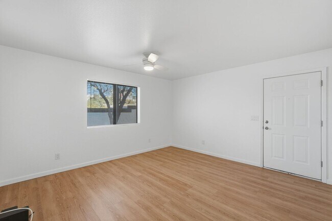 Building Photo - 317 N Vine Ave