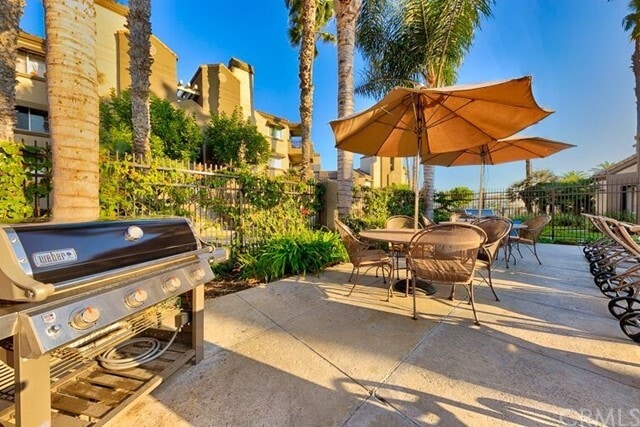 Building Photo - 420 Lake St