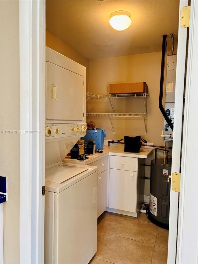 Building Photo - 1323 Bayshore Dr