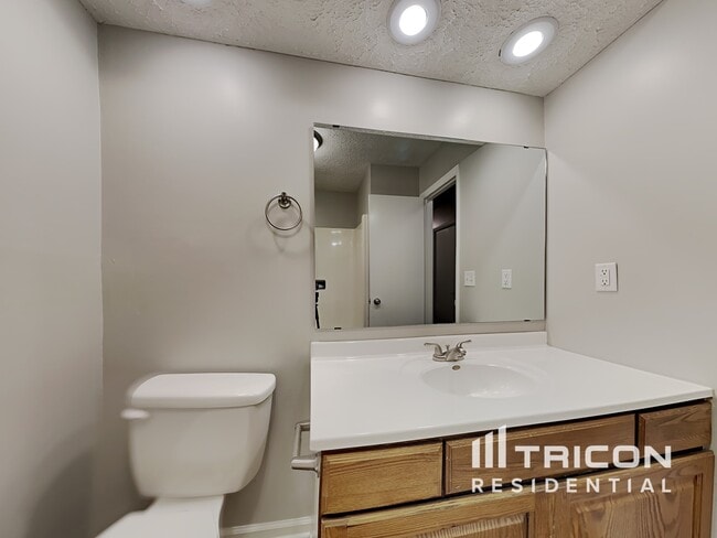 Building Photo - 15 Thornleigh Dr