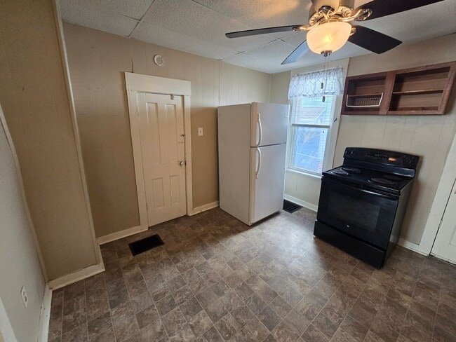 Building Photo - 2122 Jones St