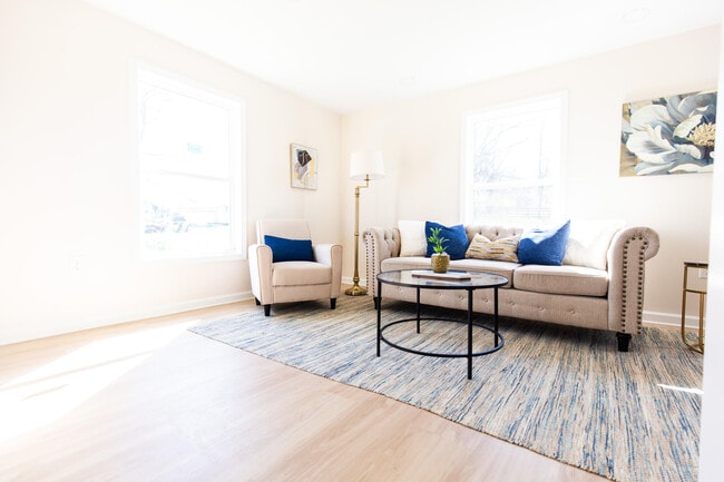 Building Photo - 942 Hawkins - Cummins Rd