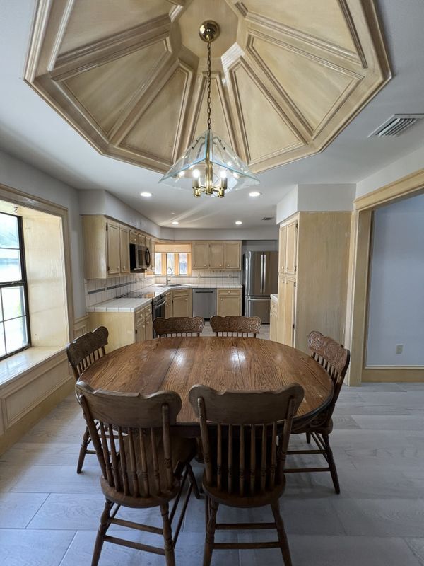 Building Photo - 121 E Jonquil Ave