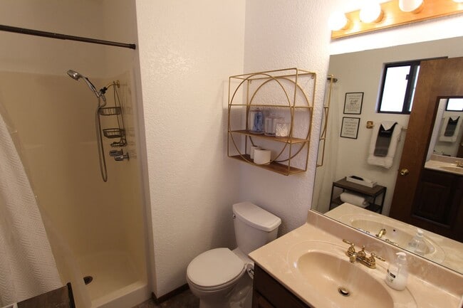 Building Photo - Fully Furnished 4-Bed Home in Kachina Village with Bonus Rec Room