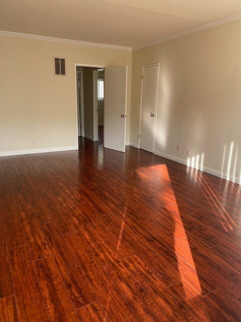 Building Photo - 1626 N Kingsley Dr